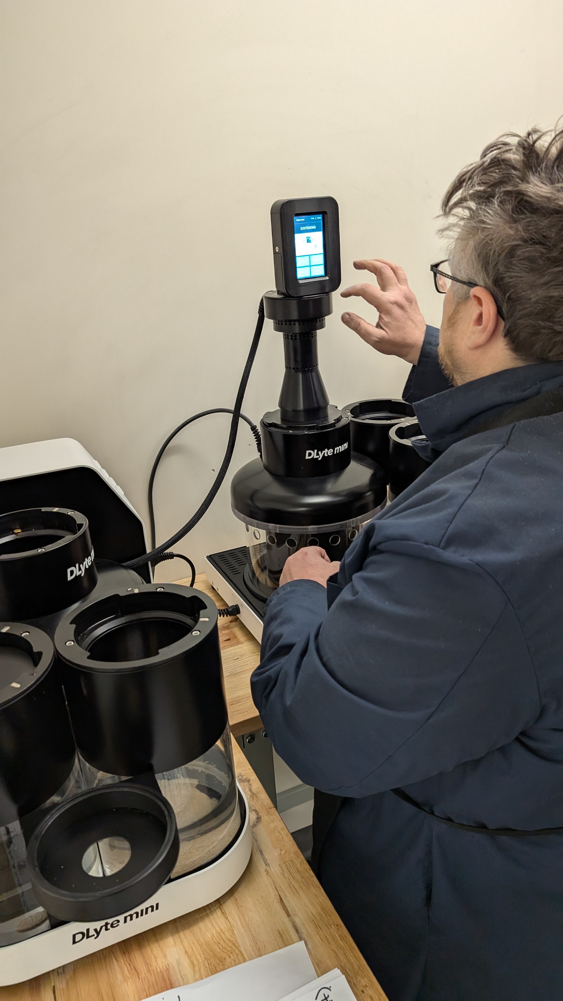 Operator programming the DLyte mini polishing machine